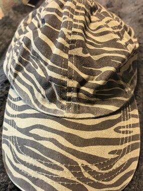 buttons Zebra-Print Black and Cream Baseball Cap